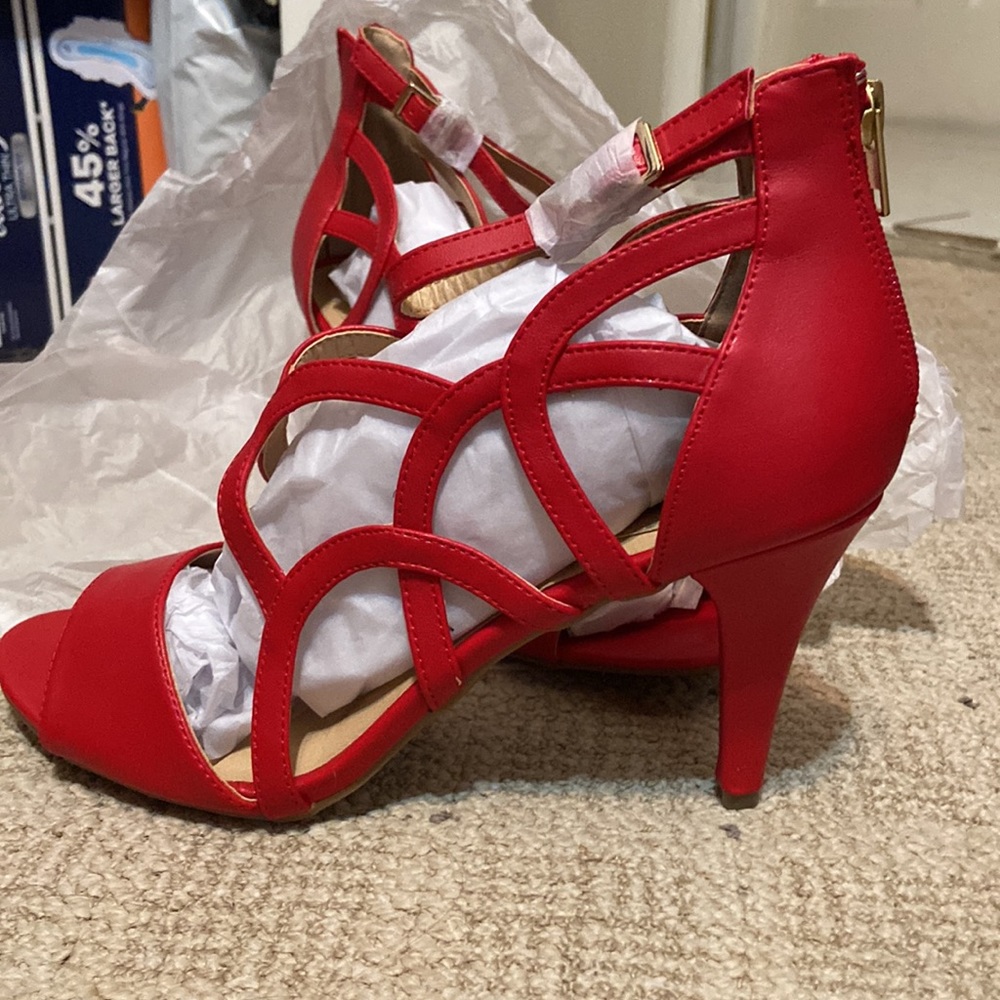 Red heel - Picture 2 of 5